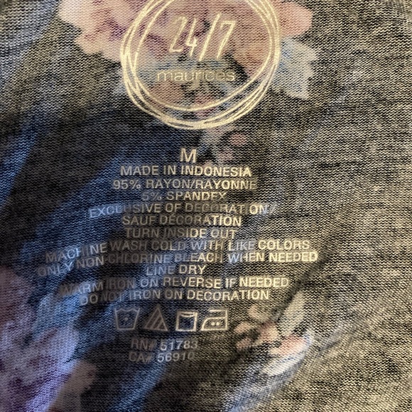 👚(bundle 4 items w/👚for $16) Pullover flowered top - Picture 5 of 8